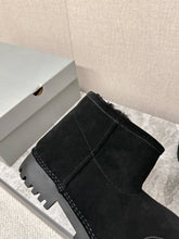 ALASKA BOOTIE IN BLACK SUEDE AND WOOL LINING